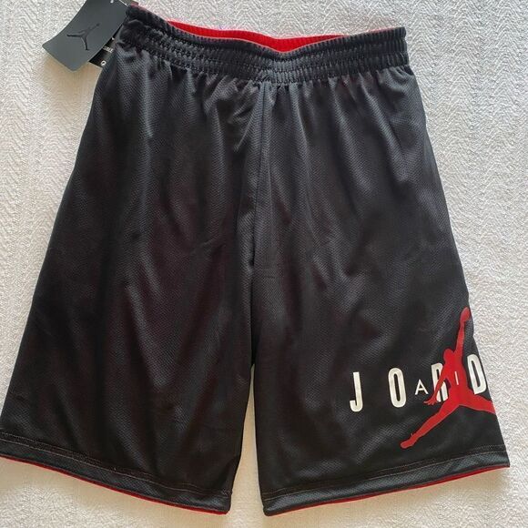 Jordan Air Boys Large Red/Black Reversible Shorts - Picture 3 of 7